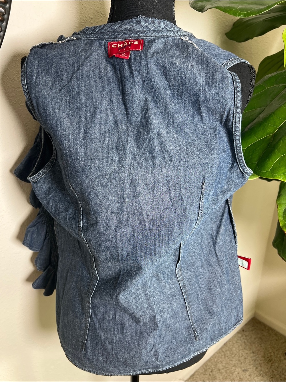 CHAPS Women’s Vintage Denim Sleeveless Ruffle Front Blouse Size 10 - Picture 7 of 14